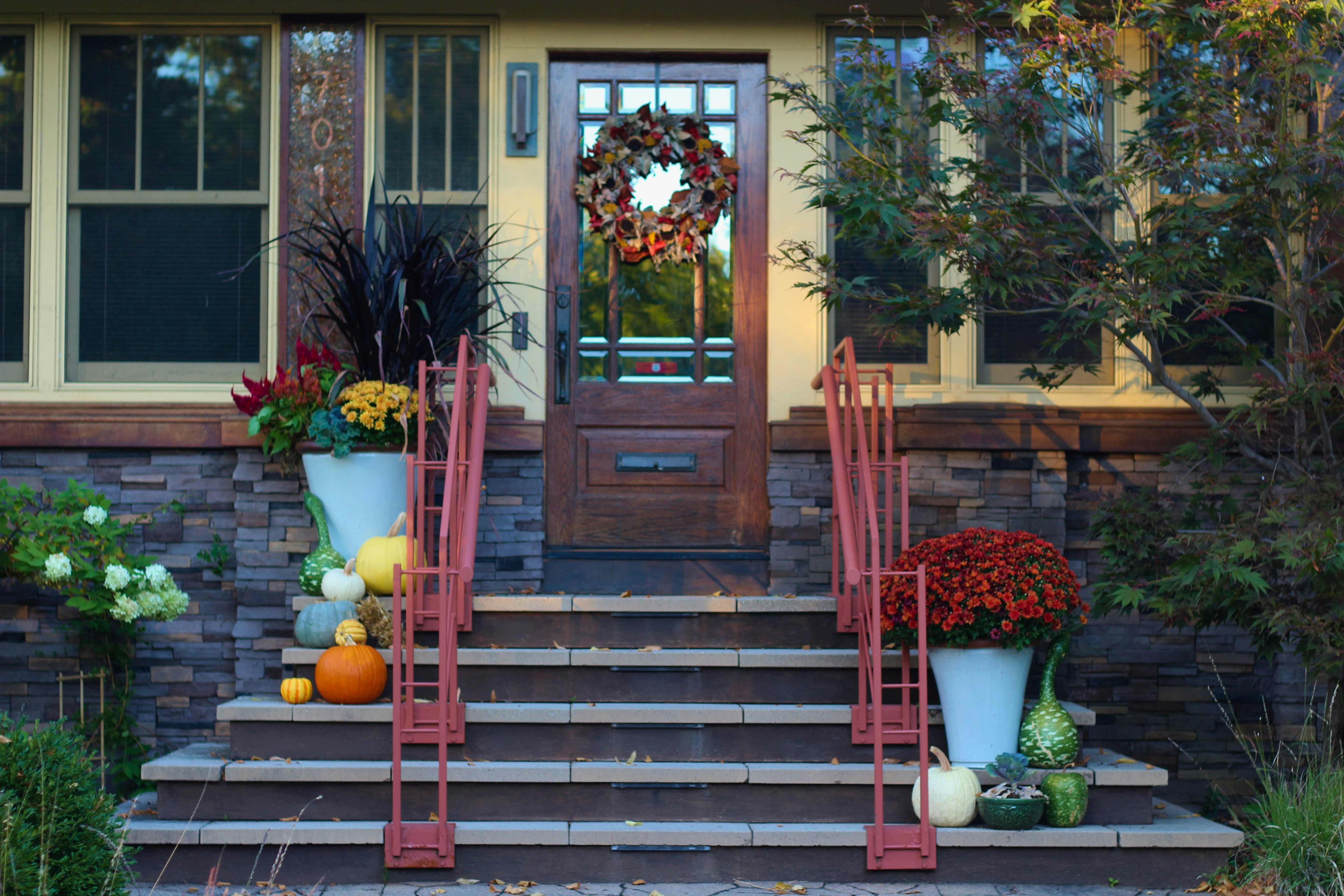 front-porch Autumn theme